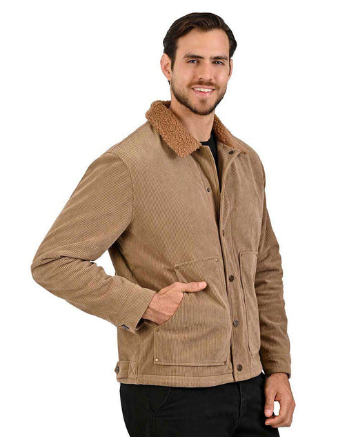 Chamarra trucker WRANGLER para caballero confeccionada en tela con apariencia de pana.